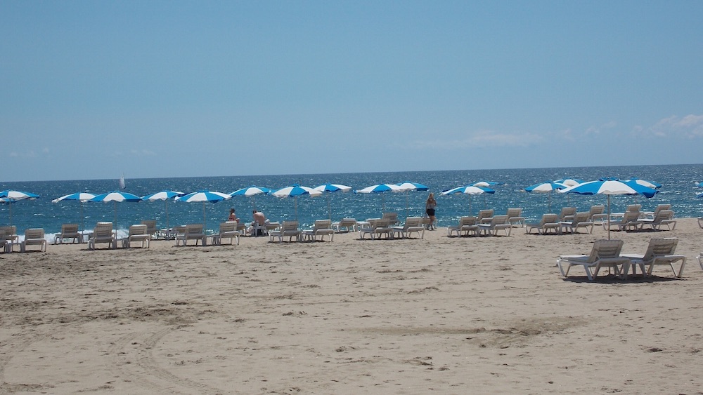 praias barcelona limpeza